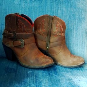 Dingo heel ankle boots